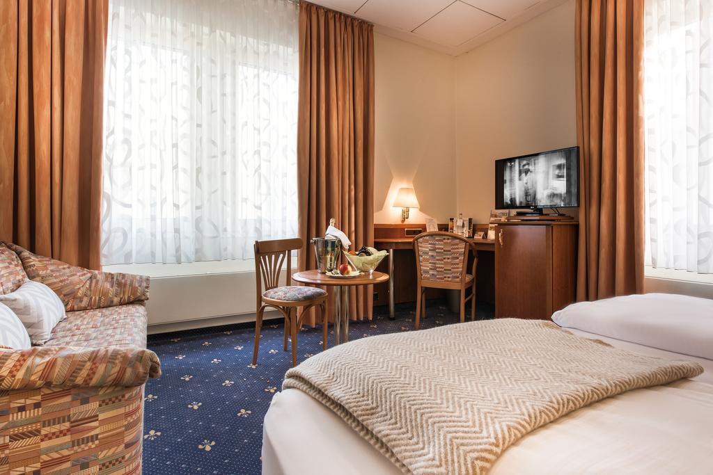 Akzent Hotel Koehler Гіссен Екстер'єр фото